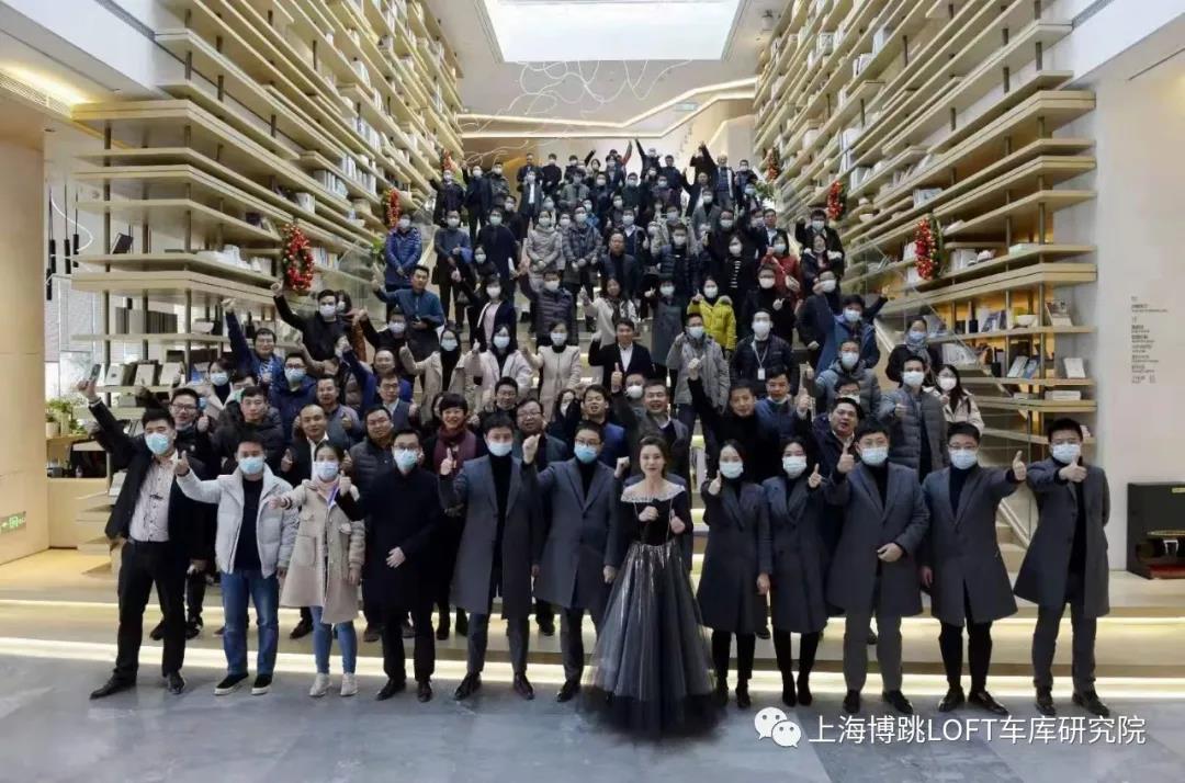 绵阳全国一百多人在华侨城汉口道6号参观研讨LOFT专利车库技术！